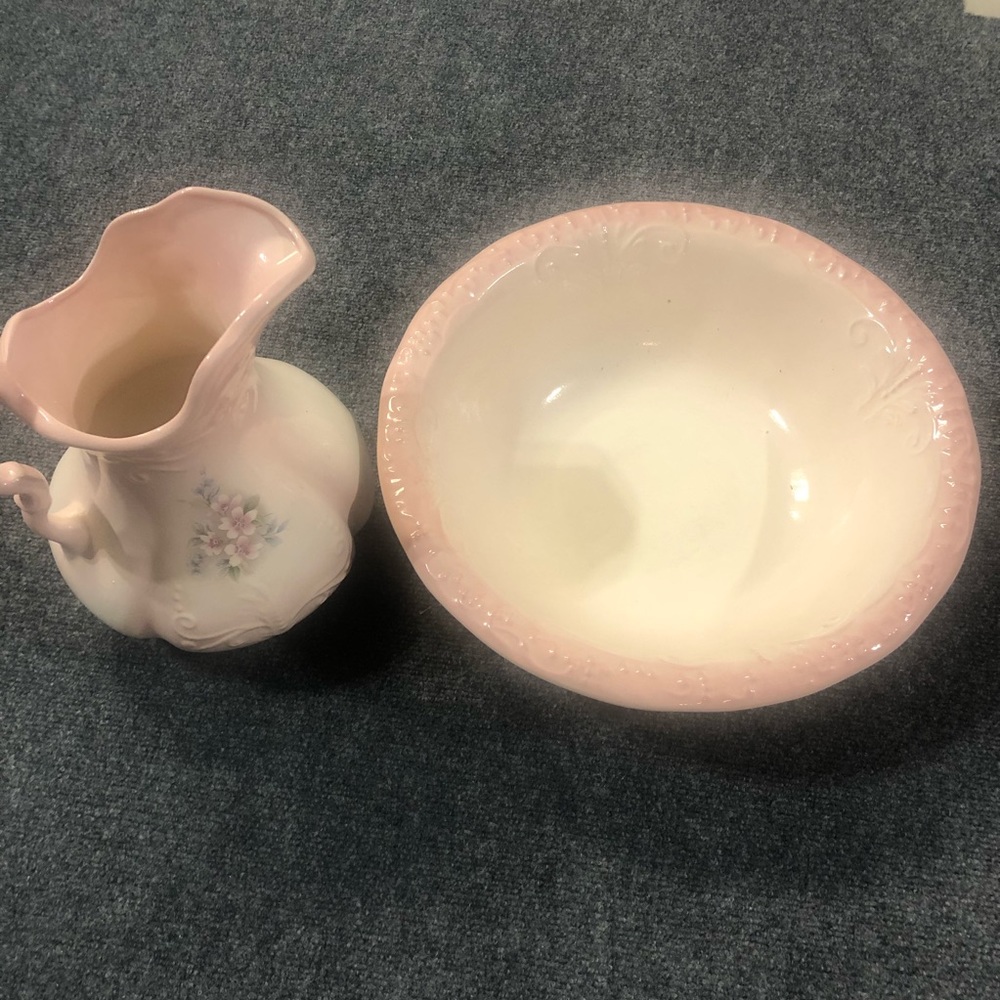 Large pitcher & wash basin